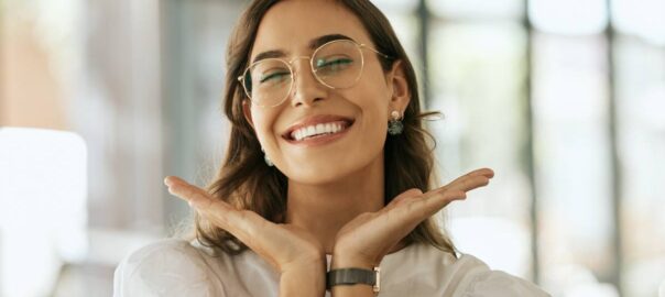 featured image fo 6 lifestyle choices that improve dental health